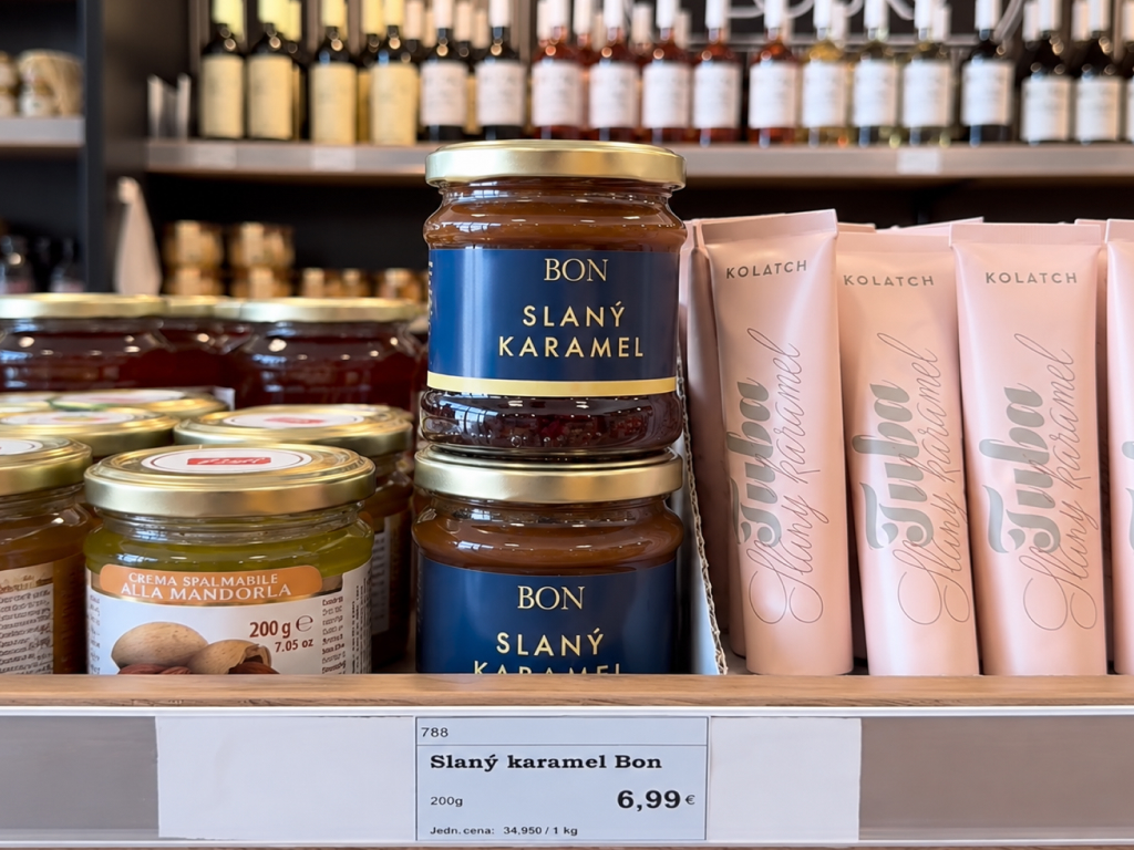 Retailové poháre BON pripravené na predaj